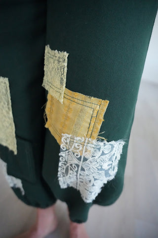 Lace and gold patches at the elastic ankle cuff
