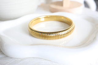 Large Ribbed Bangle